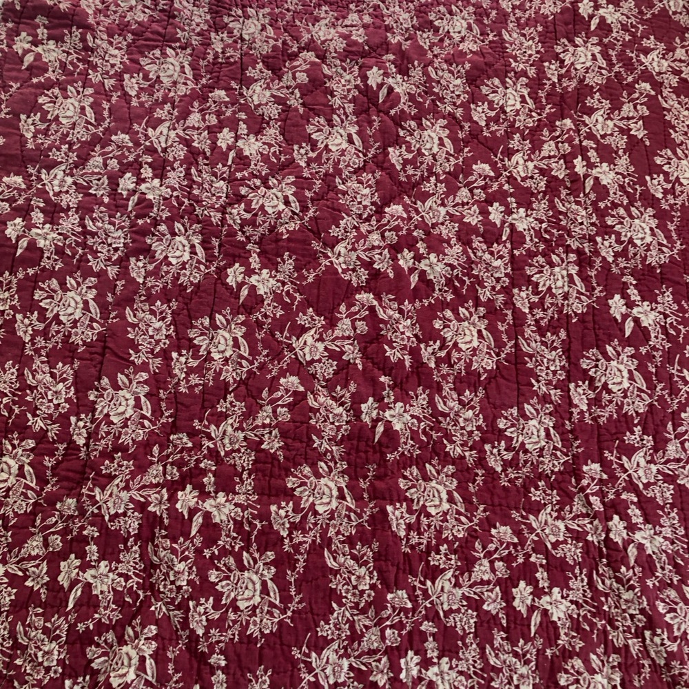 EUC Burgundy Floral Design Quilt - Throw - Reversible with Channel Stitching - Picture 4 of 14
